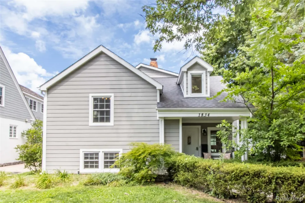 1834 Fairview Street Birmingham City, MI 48009