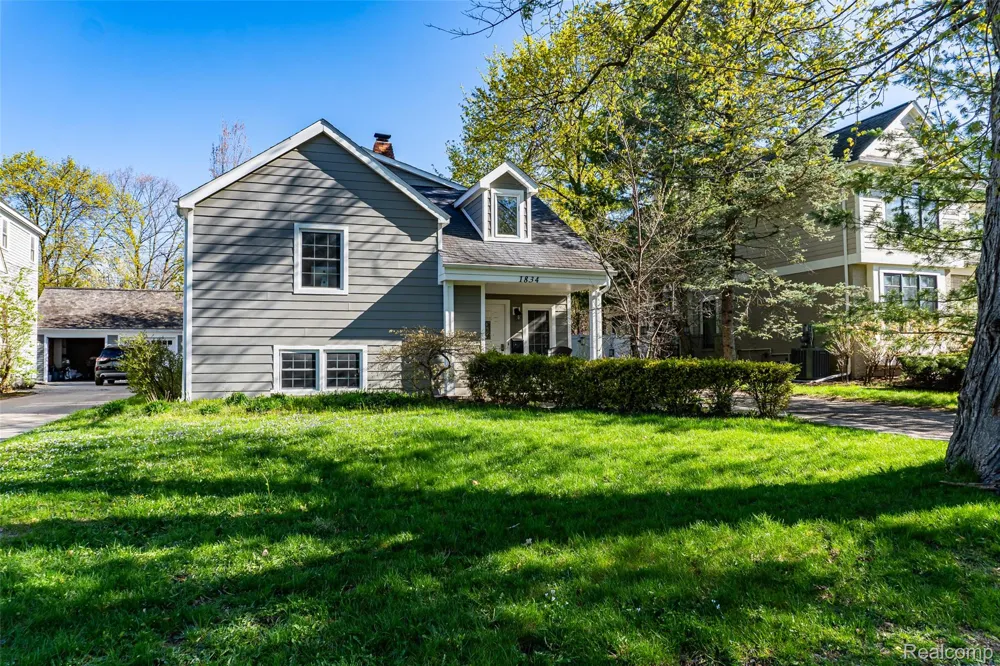 1834 Fairview Street Birmingham City, MI 48009