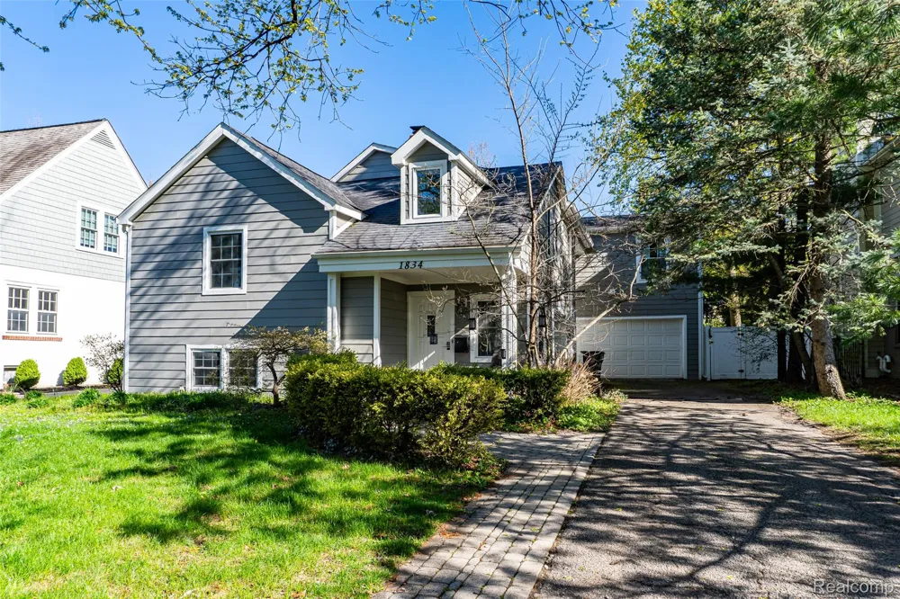 1834 Fairview Street Birmingham City, MI 48009