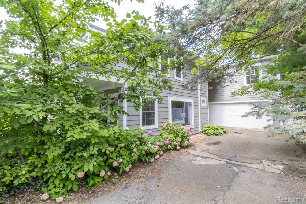 1834 Fairview Street Birmingham City, MI 48009