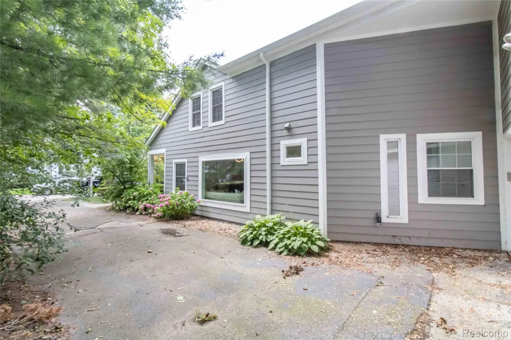 1834 Fairview Street Birmingham City, MI 48009