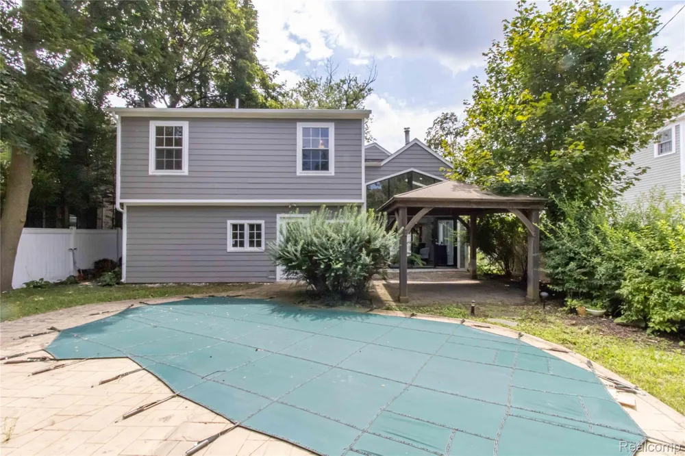 1834 Fairview Street Birmingham City, MI 48009