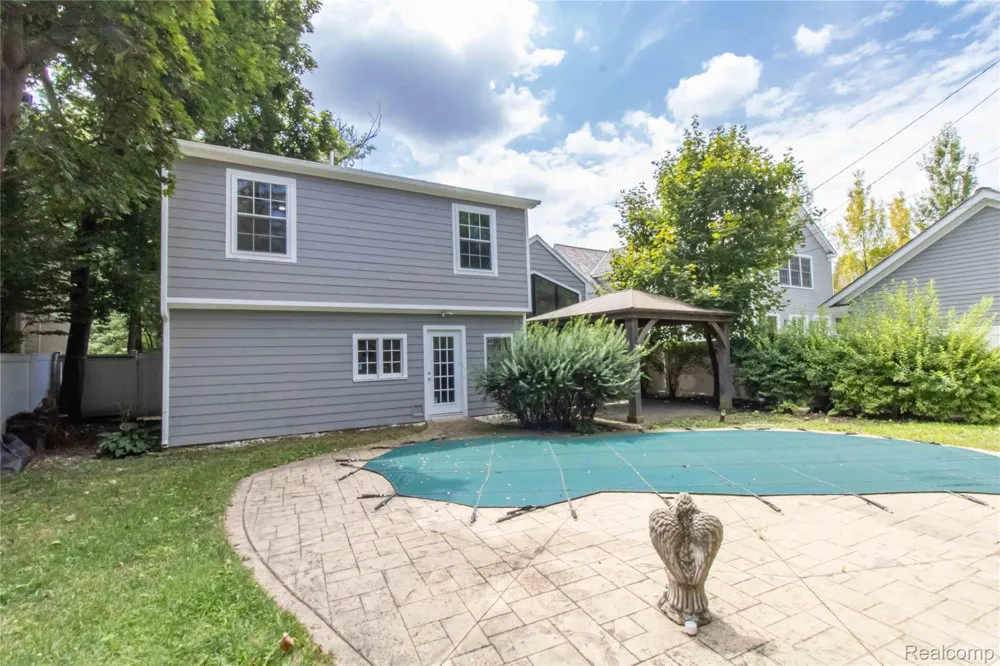 1834 Fairview Street Birmingham City, MI 48009