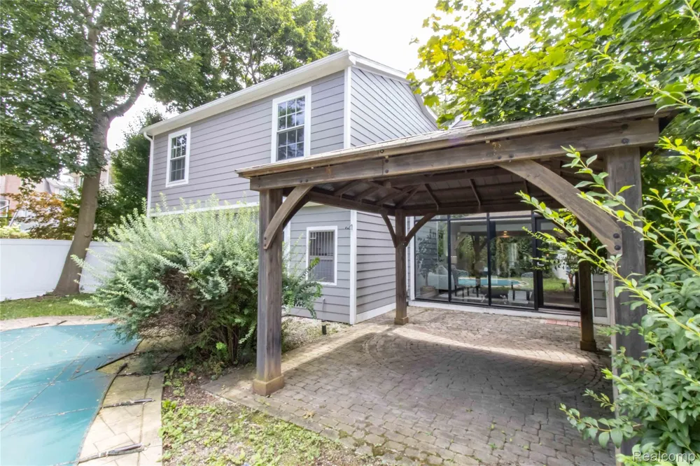 1834 Fairview Street Birmingham City, MI 48009