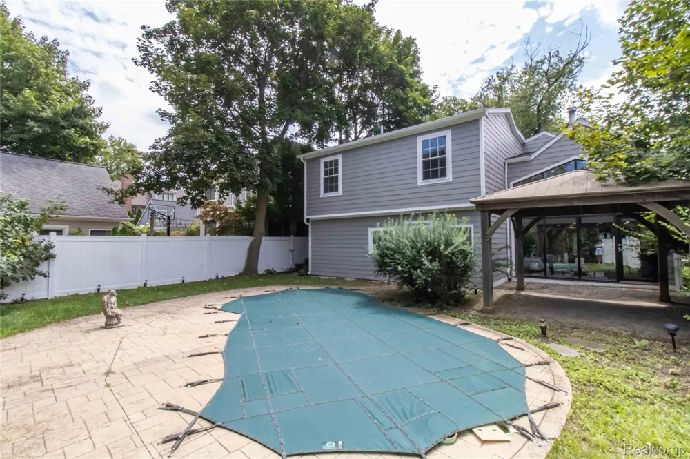 1834 Fairview Street Birmingham City, MI 48009