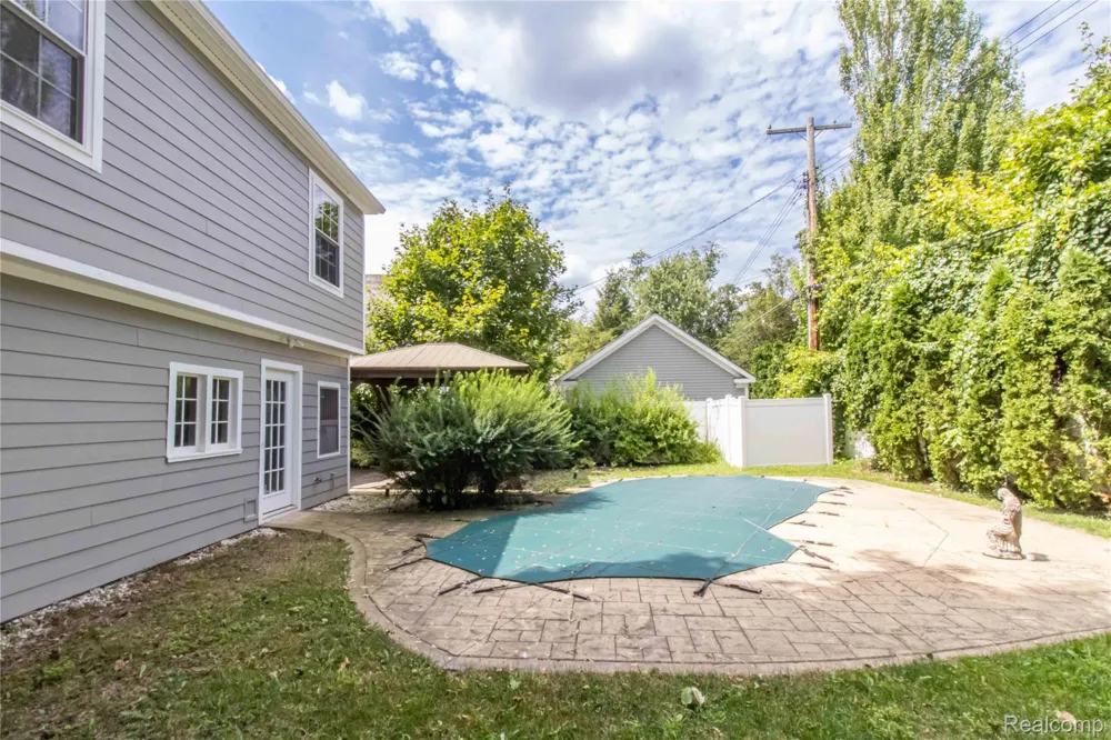 1834 Fairview Street Birmingham City, MI 48009