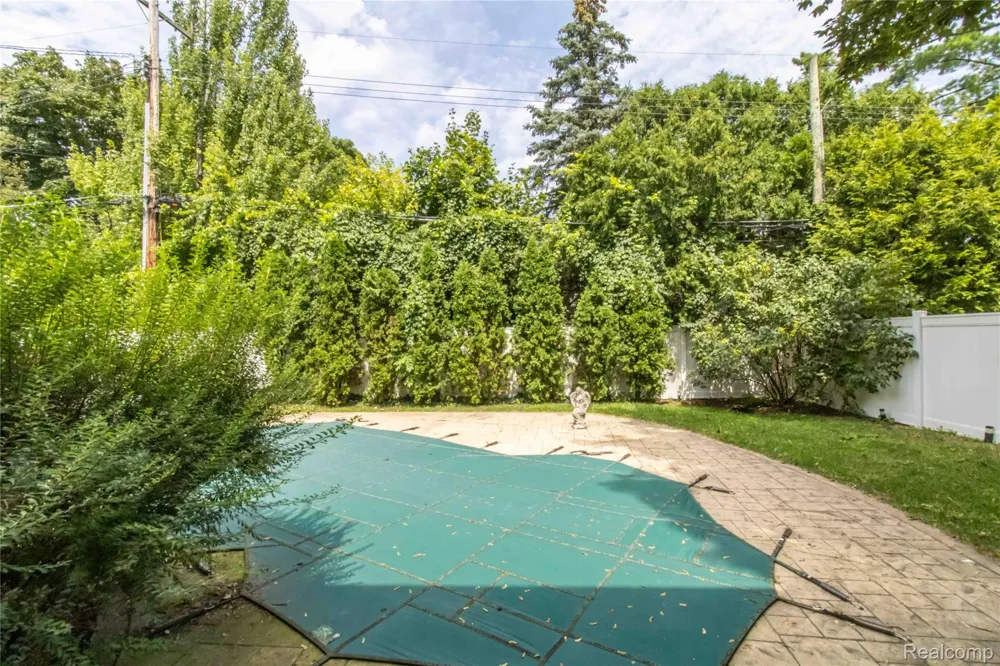 1834 Fairview Street Birmingham City, MI 48009