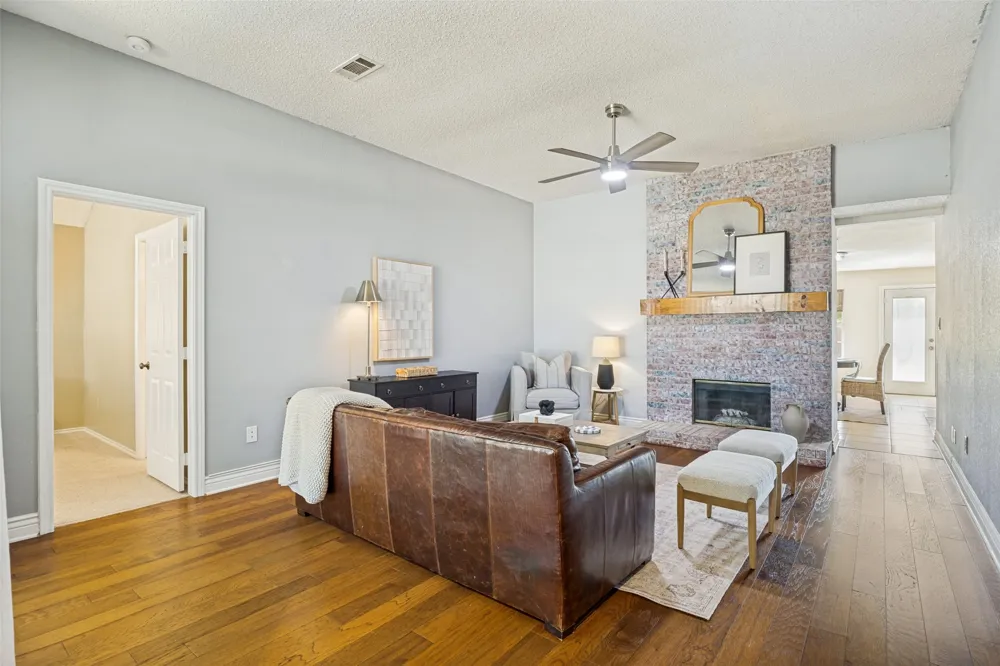 2922 Andrea Lane Garland, TX 75040