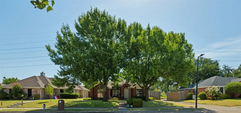 2922 Andrea Lane Garland, TX 75040