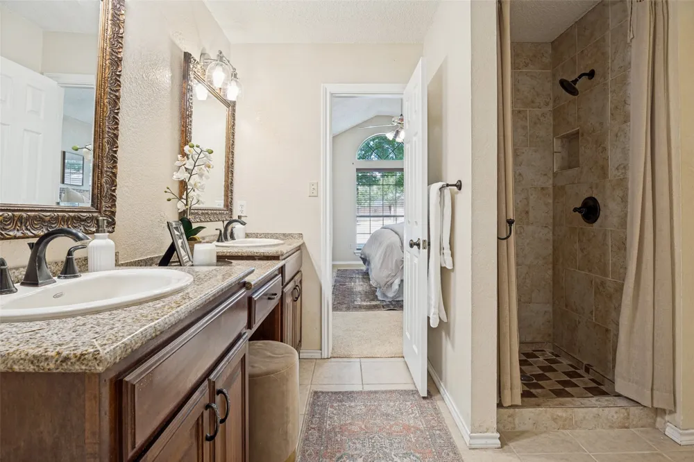 2922 Andrea Lane Garland, TX 75040