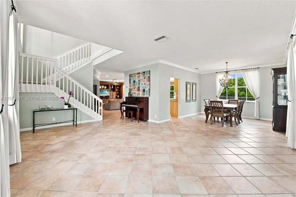 861 Crestview Cir Weston, FL 33327