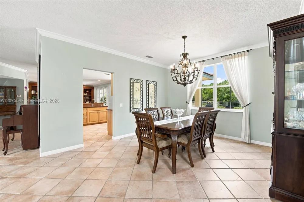 861 Crestview Cir Weston, FL 33327