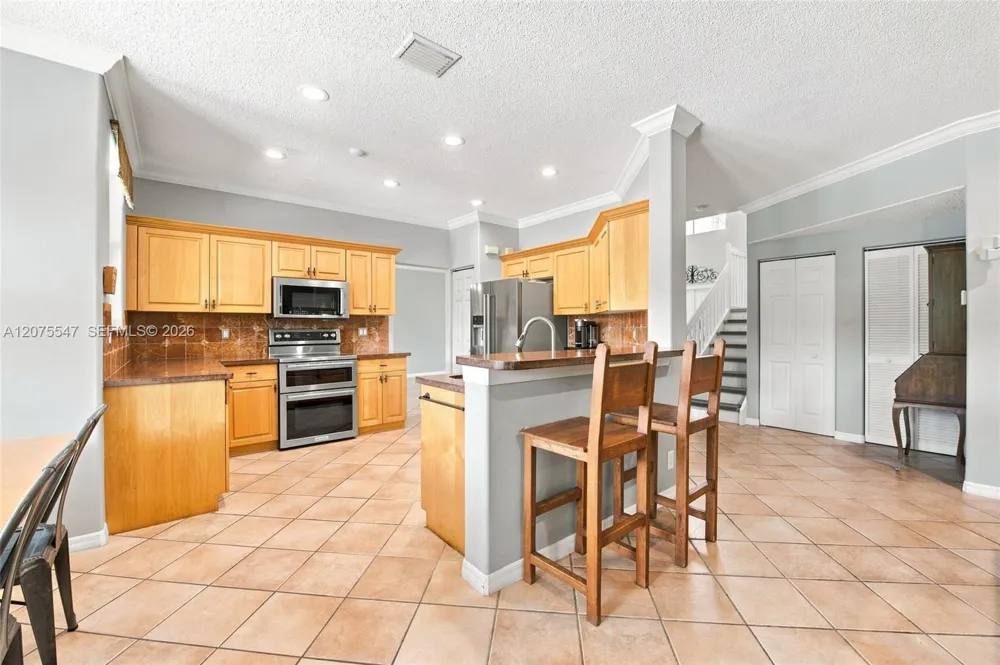 861 Crestview Cir Weston, FL 33327