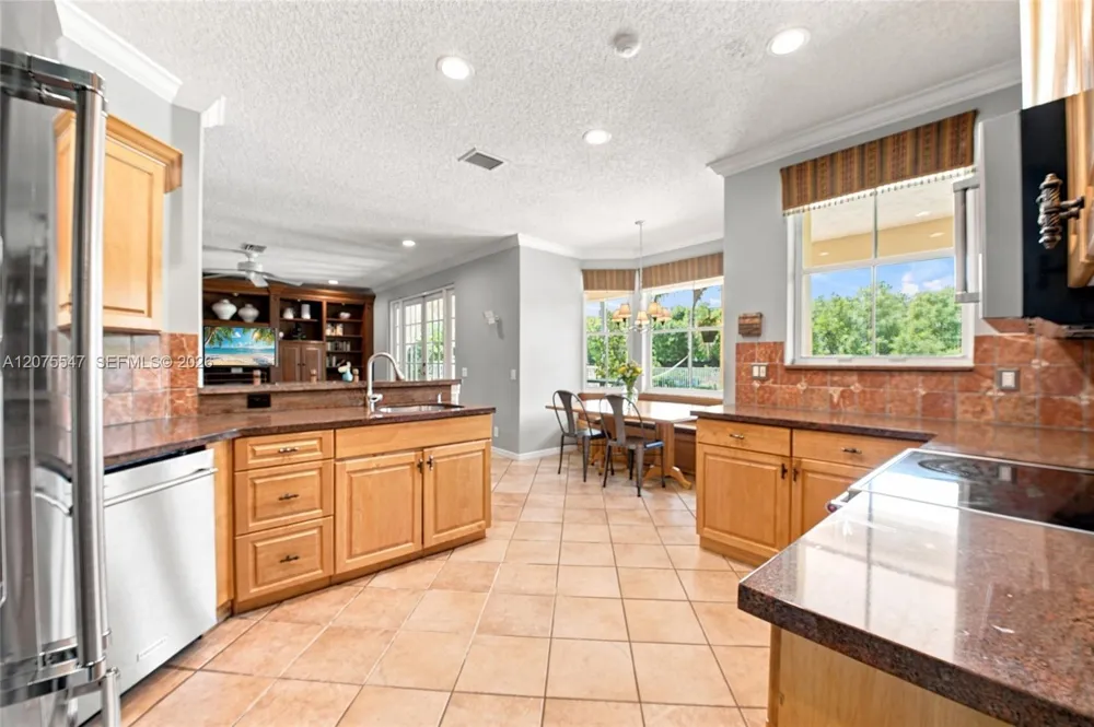 861 Crestview Cir Weston, FL 33327
