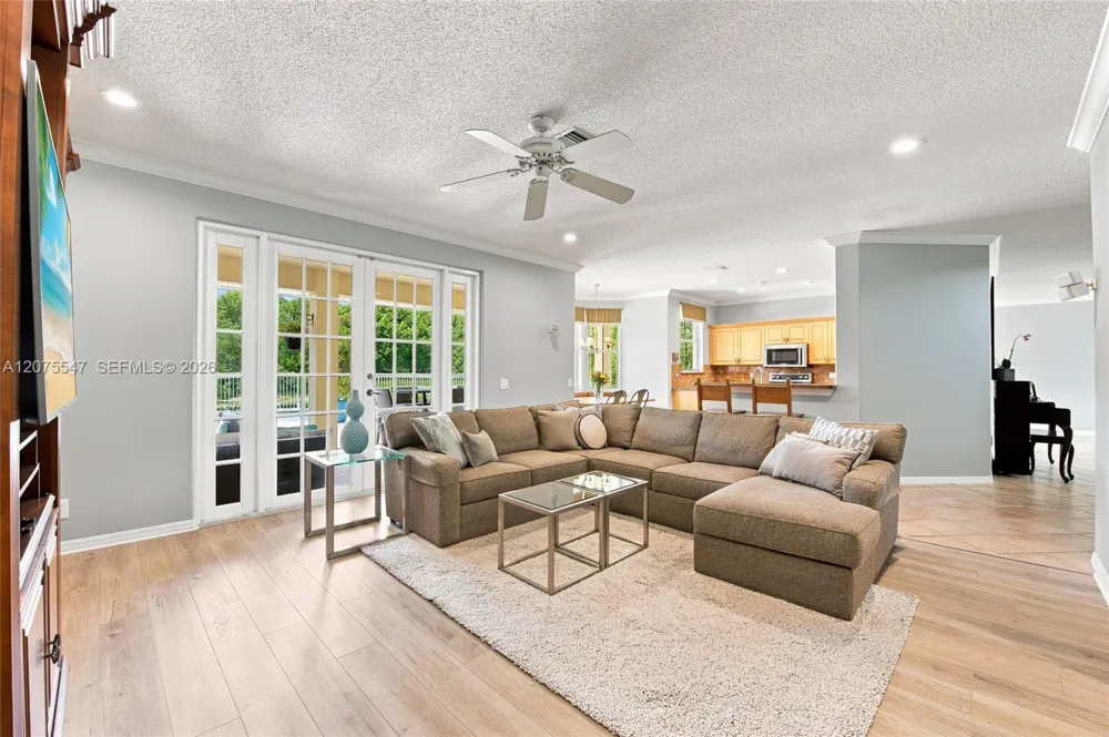 861 Crestview Cir Weston, FL 33327