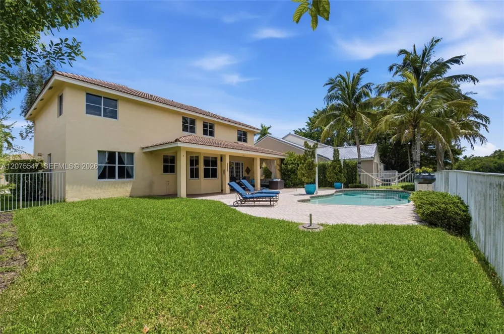 861 Crestview Cir Weston, FL 33327