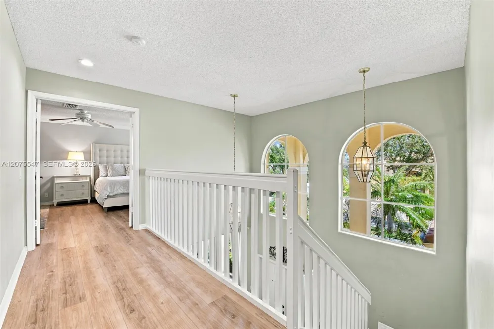 861 Crestview Cir Weston, FL 33327