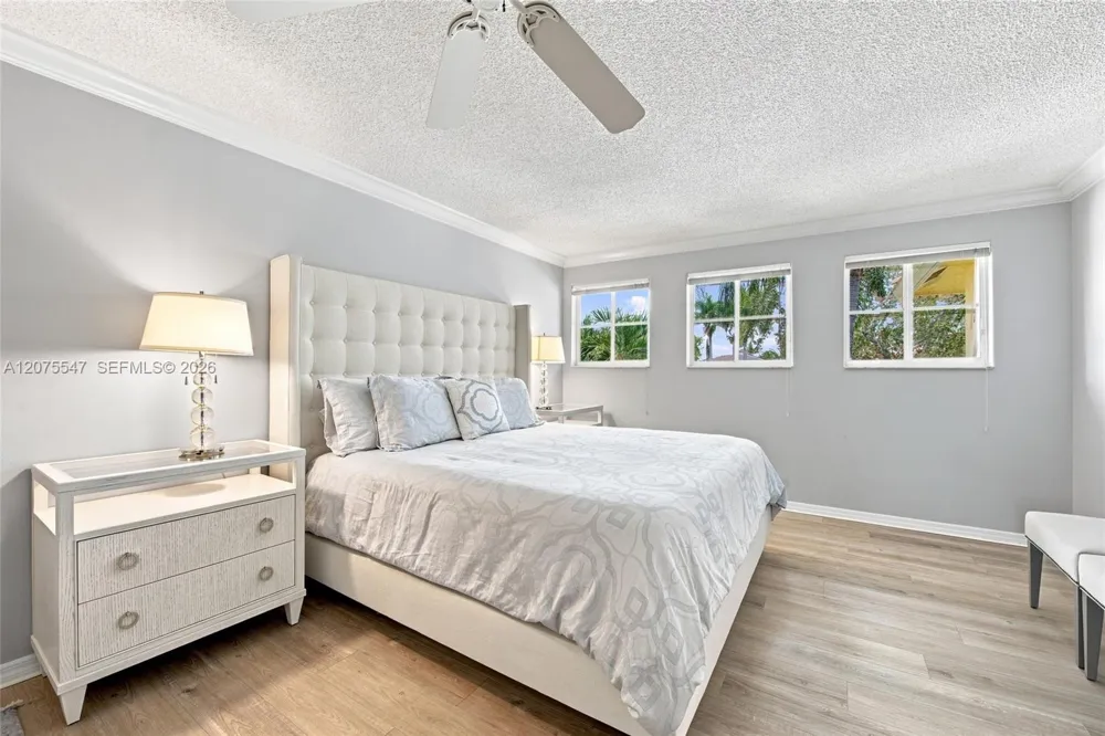 861 Crestview Cir Weston, FL 33327