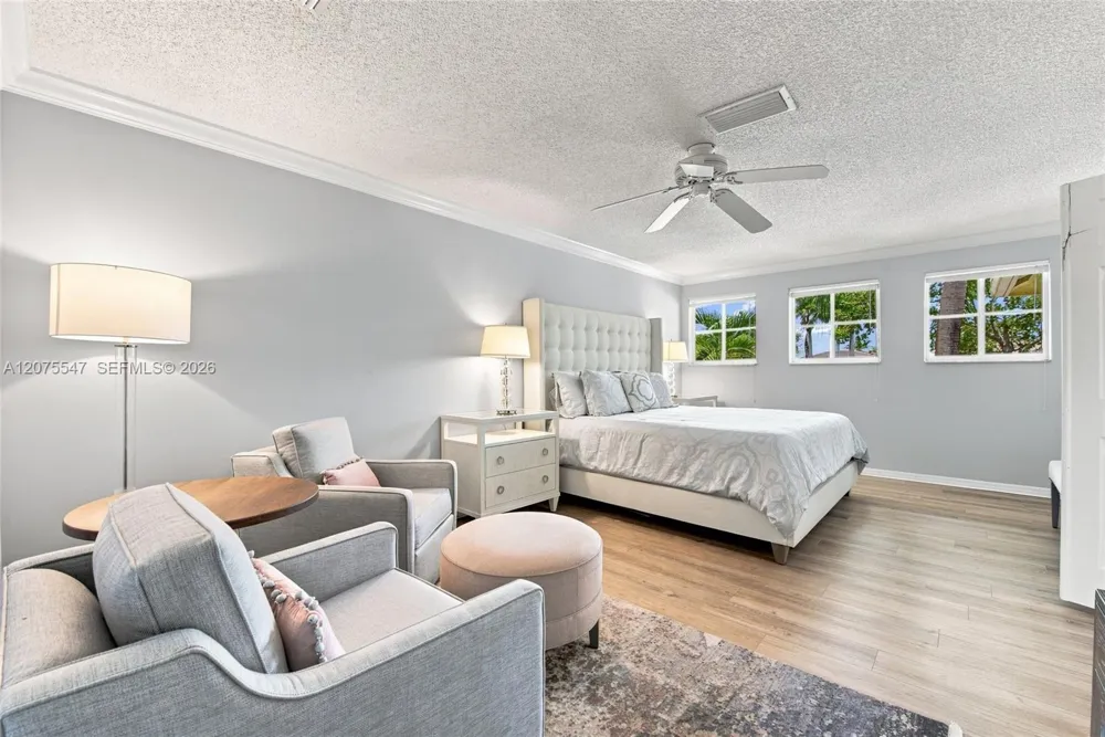 861 Crestview Cir Weston, FL 33327