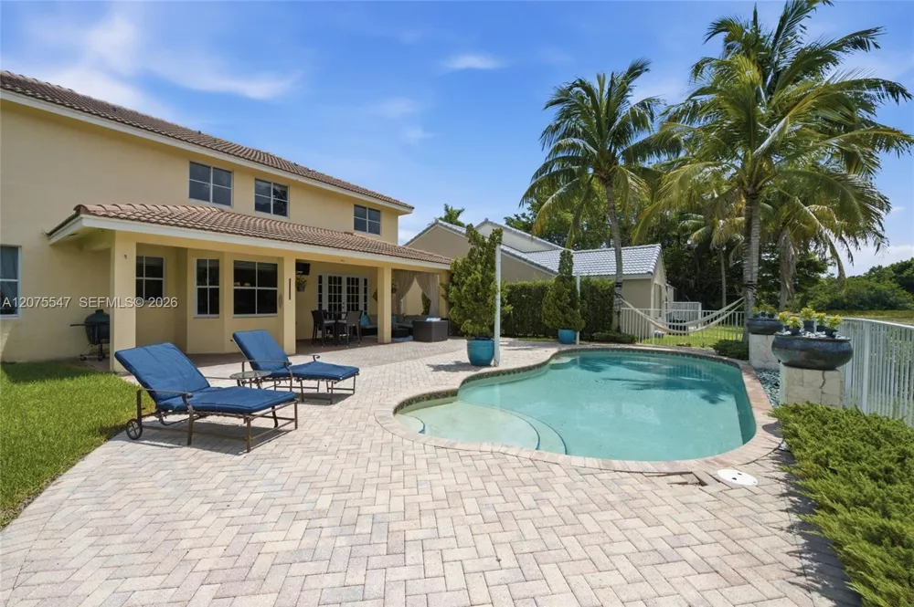 861 Crestview Cir Weston, FL 33327