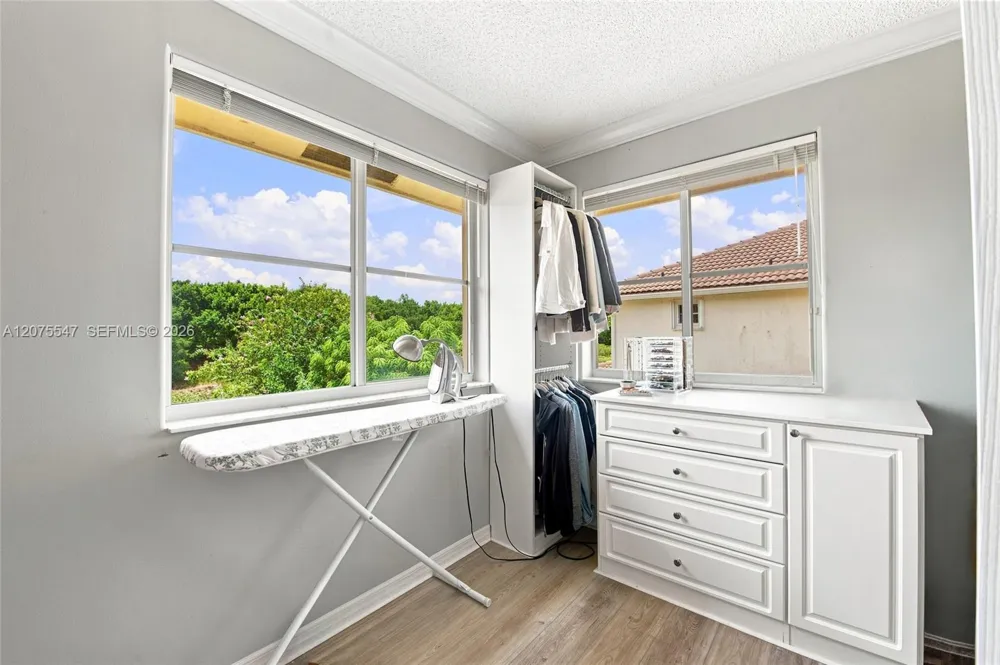 861 Crestview Cir Weston, FL 33327
