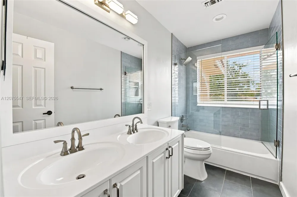 861 Crestview Cir Weston, FL 33327