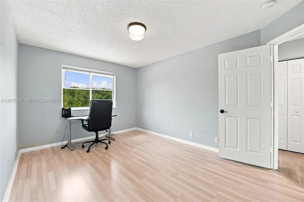 861 Crestview Cir Weston, FL 33327