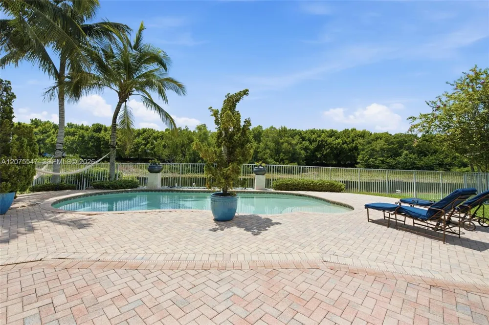 861 Crestview Cir Weston, FL 33327
