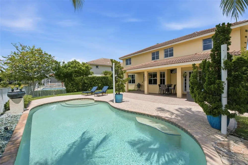 861 Crestview Cir Weston, FL 33327