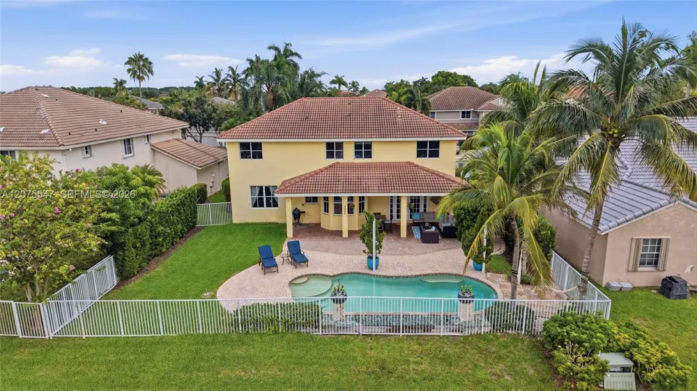 861 Crestview Cir Weston, FL 33327