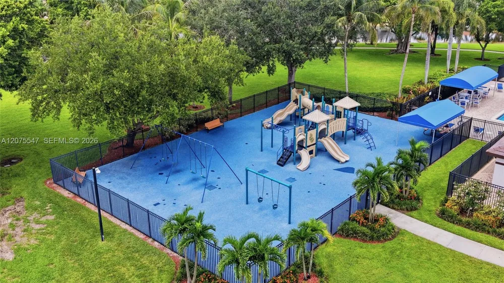 861 Crestview Cir Weston, FL 33327