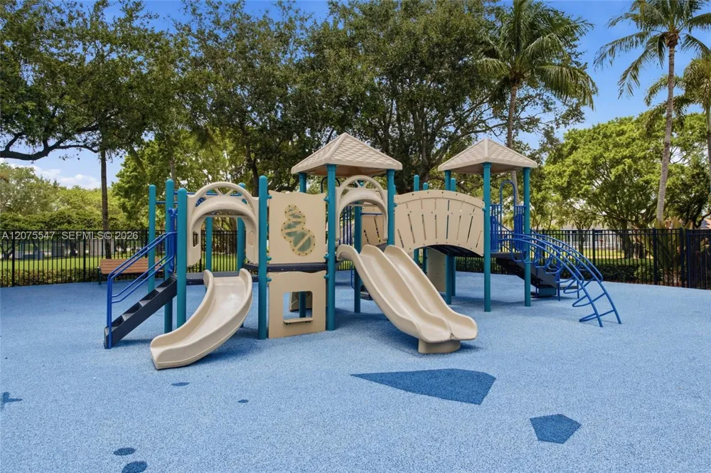 861 Crestview Cir Weston, FL 33327
