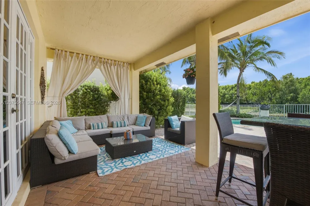861 Crestview Cir Weston, FL 33327