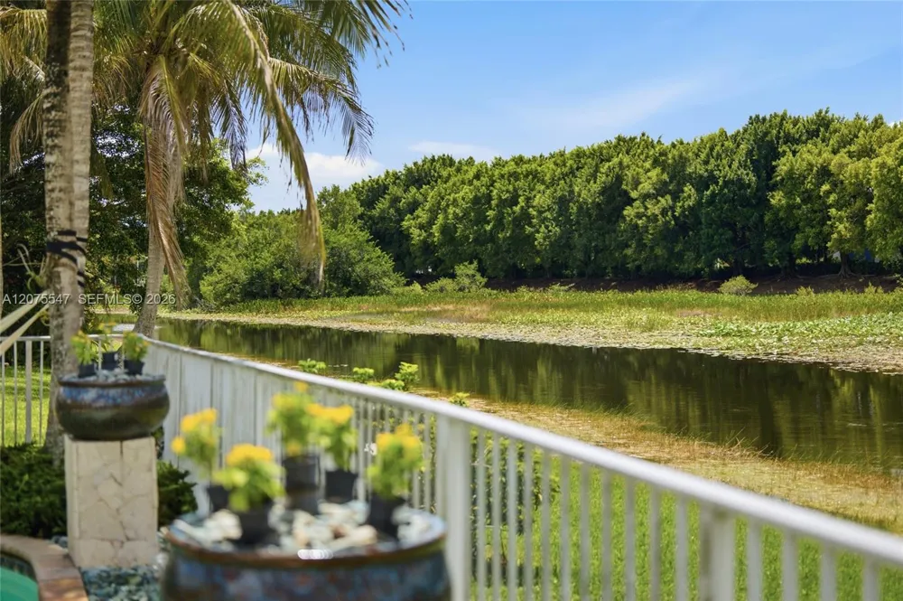 861 Crestview Cir Weston, FL 33327