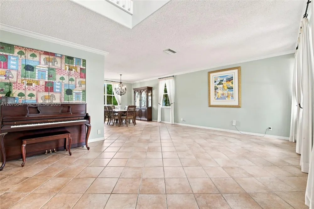 861 Crestview Cir Weston, FL 33327