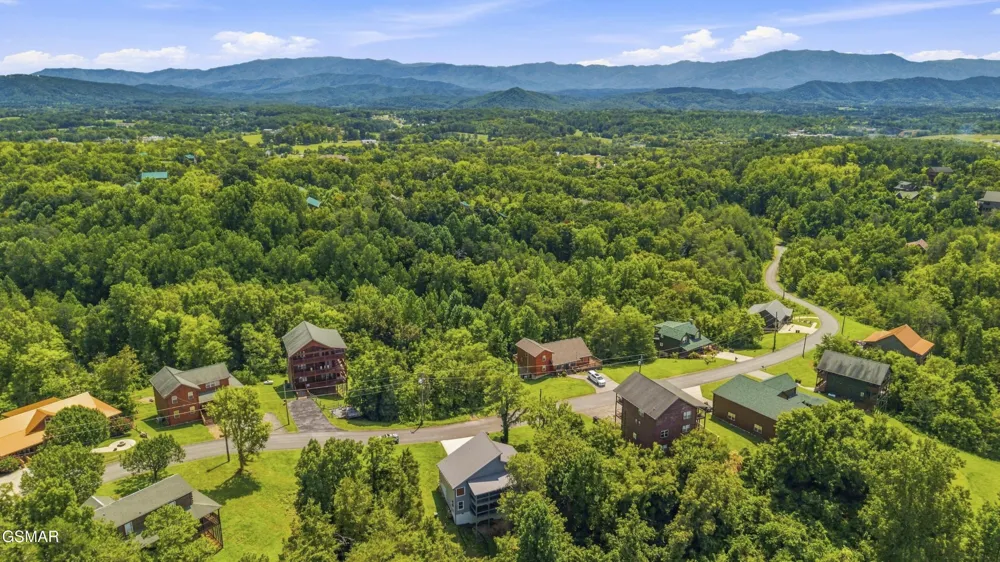 353 Oak Lake Drive Drive Sevierville, TN 37876