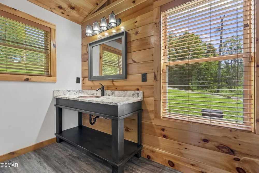 353 Oak Lake Drive Drive Sevierville, TN 37876