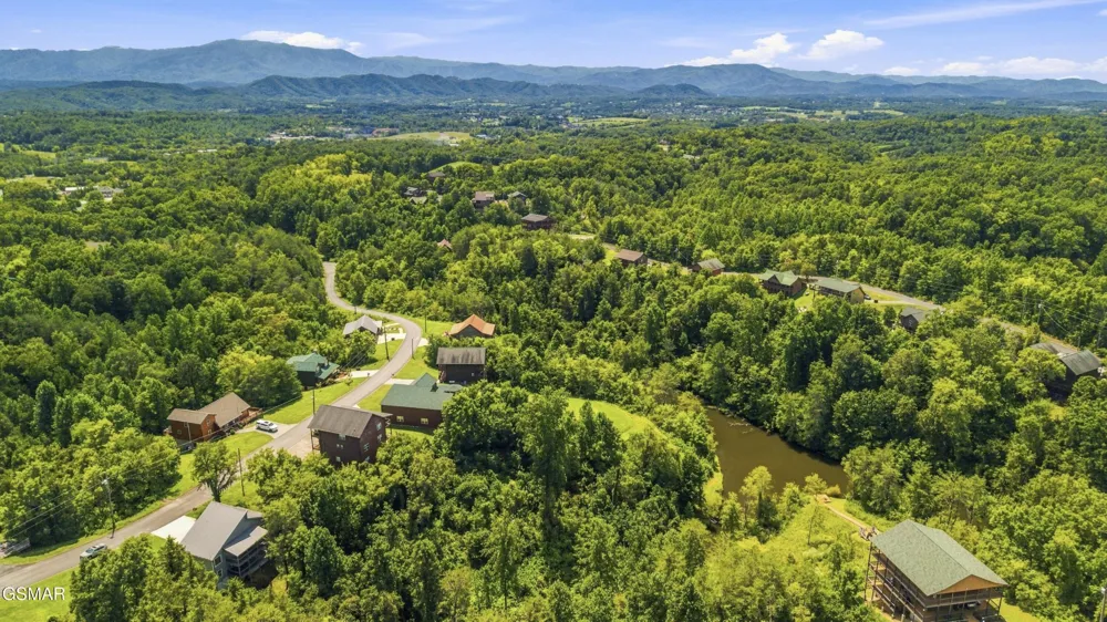 353 Oak Lake Drive Drive Sevierville, TN 37876