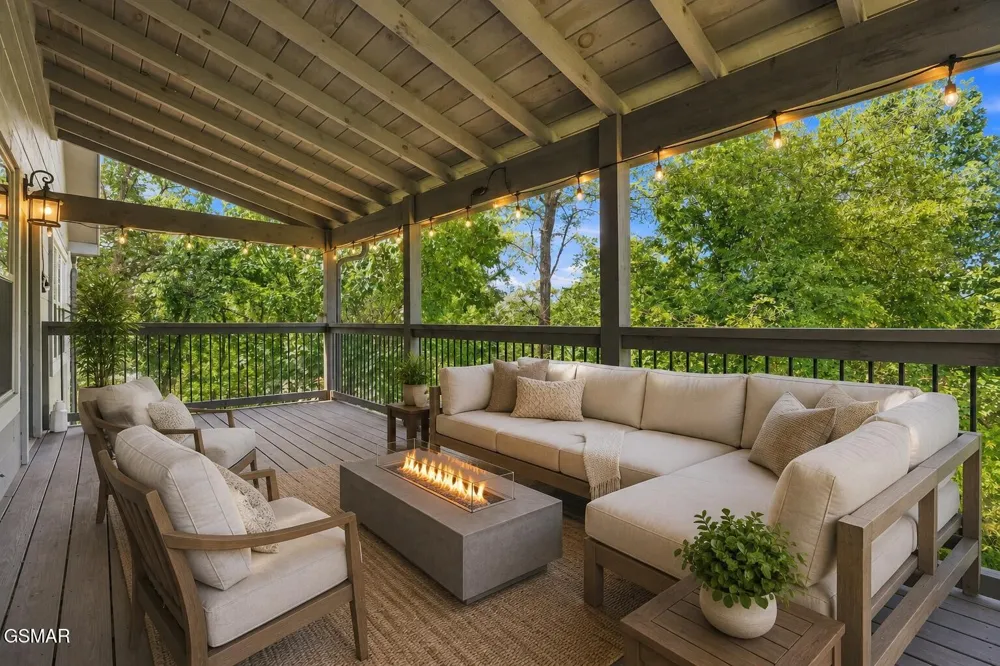 353 Oak Lake Drive Drive Sevierville, TN 37876