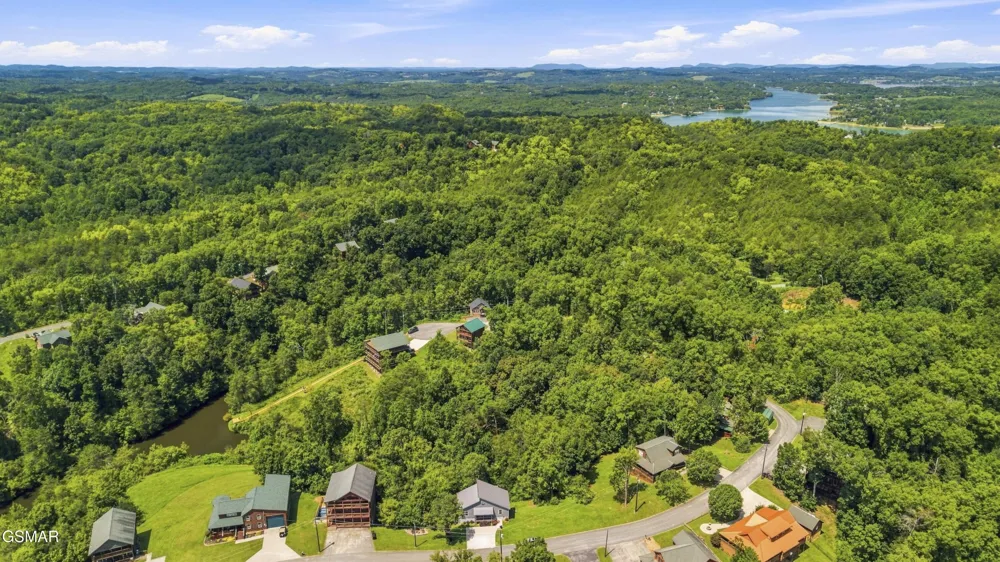 353 Oak Lake Drive Drive Sevierville, TN 37876