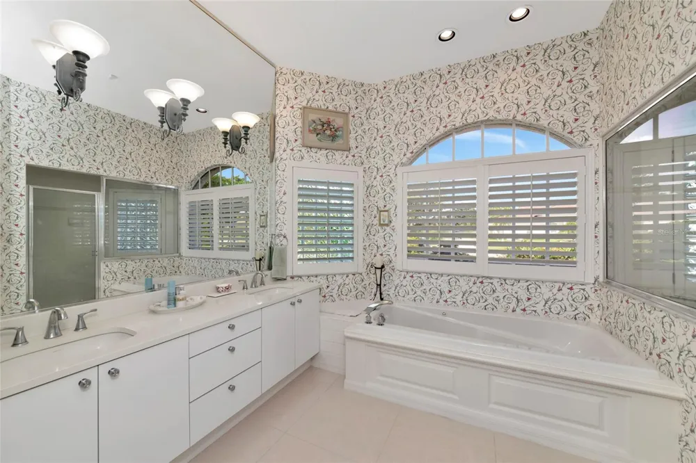 6213 GLEN ABBEY LANE Bradenton, FL 34202