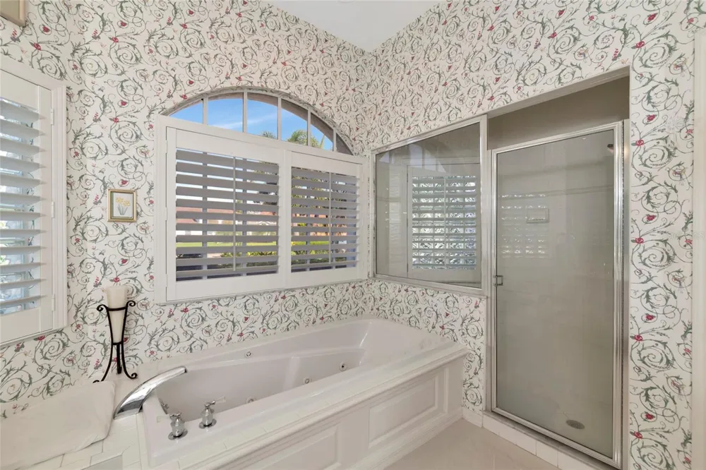 6213 GLEN ABBEY LANE Bradenton, FL 34202