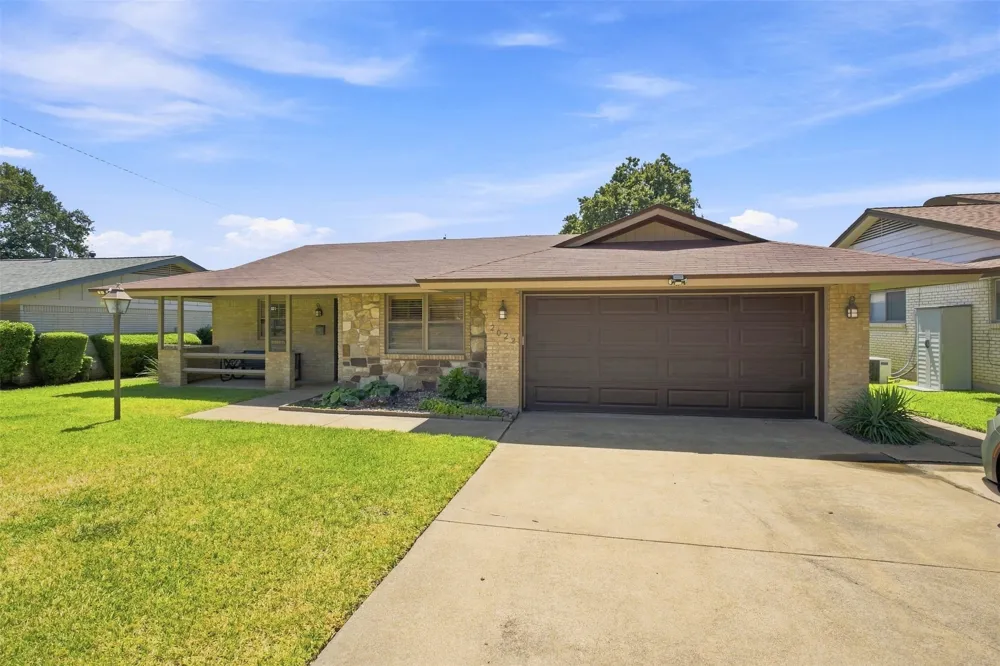 2022 Normandy Drive Irving, TX 75060