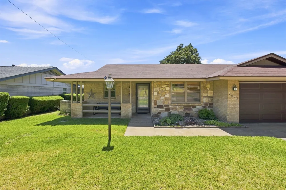 2022 Normandy Drive Irving, TX 75060