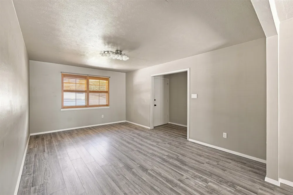2022 Normandy Drive Irving, TX 75060