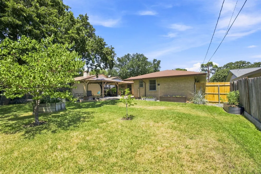 2022 Normandy Drive Irving, TX 75060