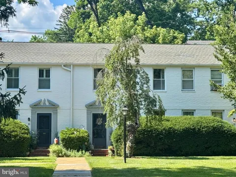 5203 FALLS ROAD #11