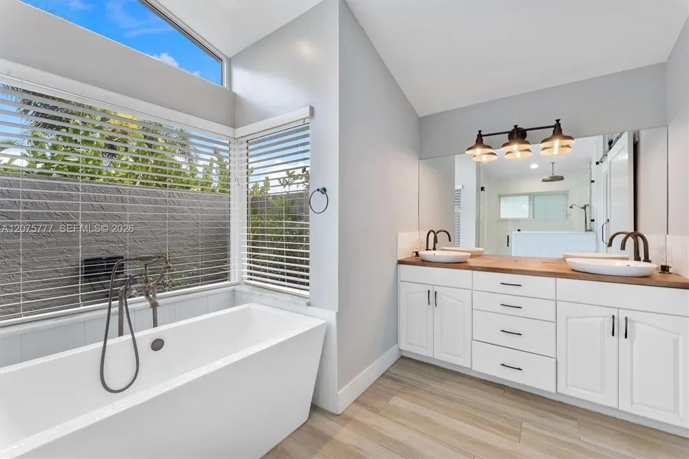 3301 NW 112th Ave Coral Springs, FL 33065