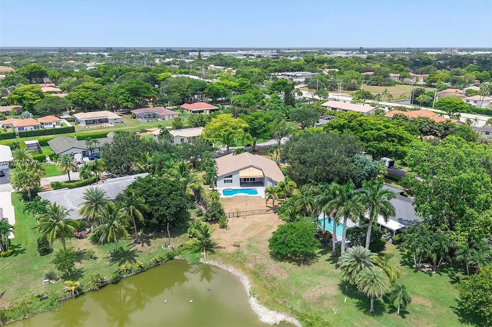3301 NW 112th Ave Coral Springs, FL 33065
