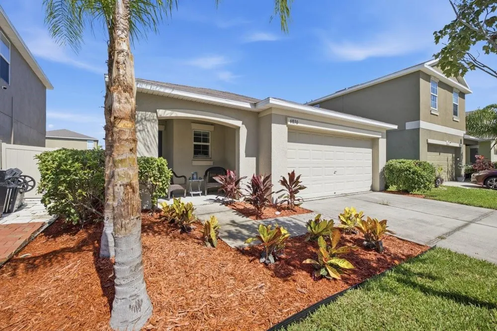6830 BLUE MOON WAY Sun City Center, FL 33573